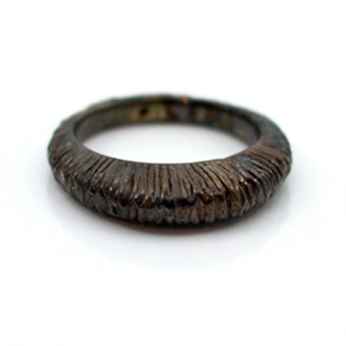 Goldring in schwarz | schlicht