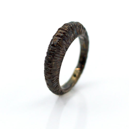 Goldring in schwarz | schlicht