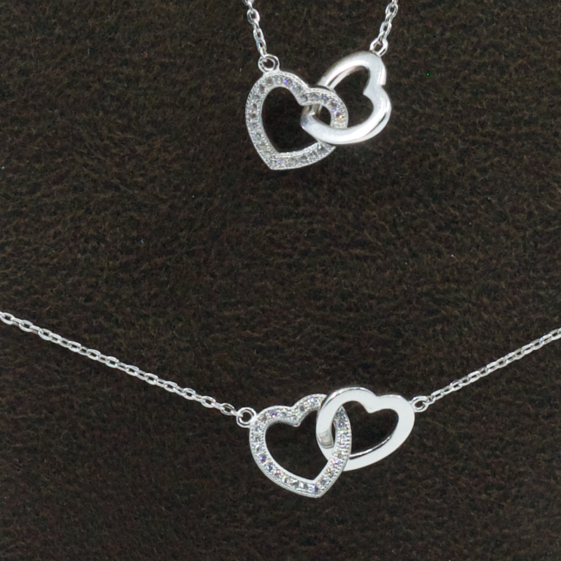 Silberarmband mit Herzen und Zirkonia-Steinchen