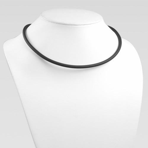 Collier aus Kautschuk in schwarz 42cm