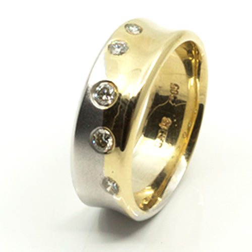 Goldring in bicolor mit Brillanten | nach innen gewölbt